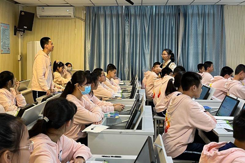 西乡塘区举行初中信息技术学科联片教研活动