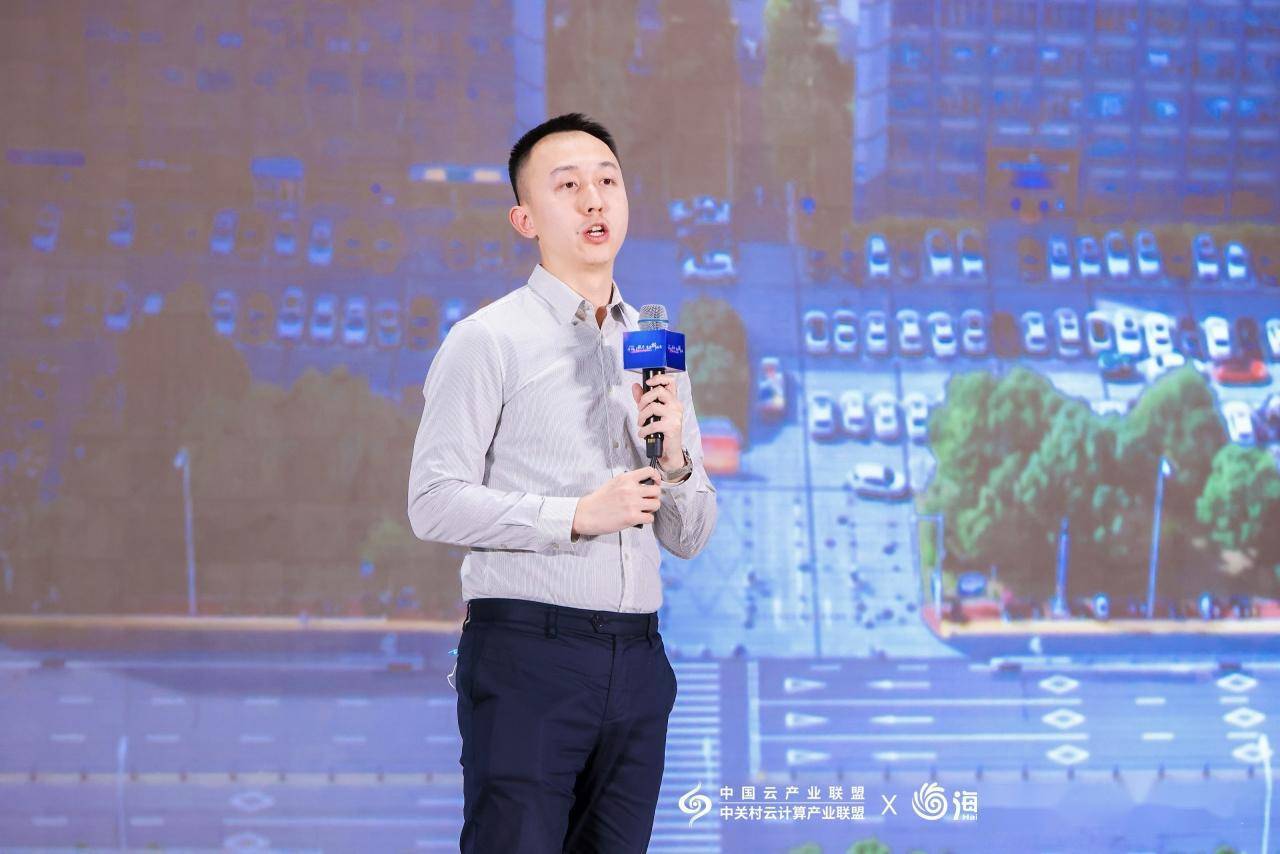 首届“AIGC 全网小程序应用创新大会”举行<strong></p>
<p>C网</strong>，并成立移动应用专业委员会