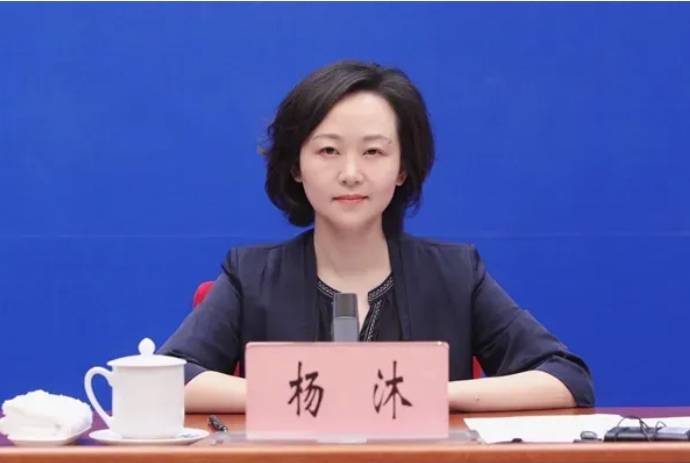 央地交流！“75后”女厅长进京履新<strong></p>
<p>紫牛币交所</strong>，陈克龙“空降”江西