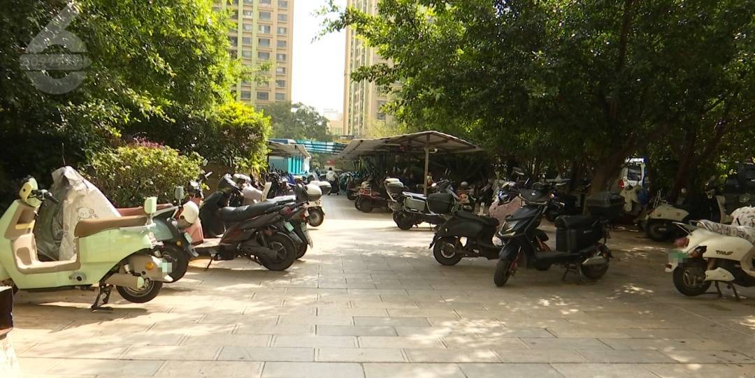 拒绝电动车乘电梯上楼<strong></p>
<p>XTRA</strong>！昆明一小区阻车神器“上岗”