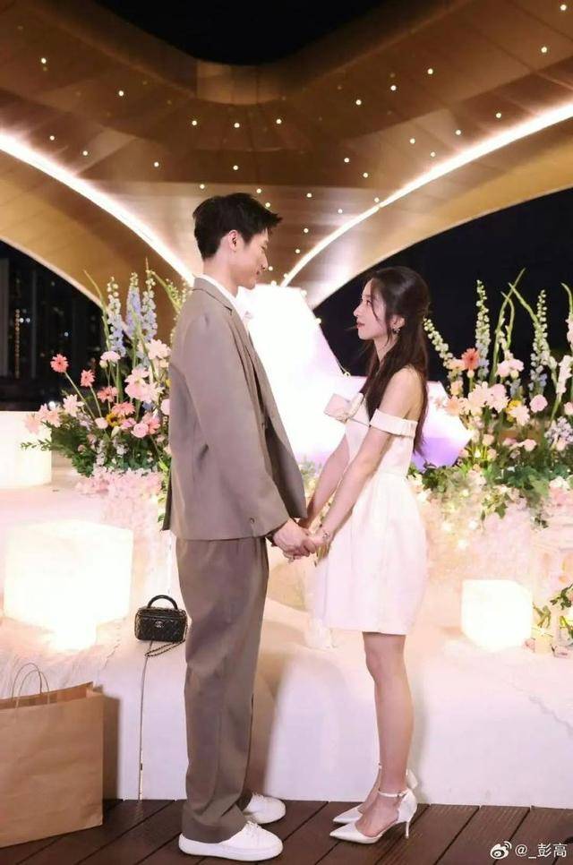 从官宣到分手不足10天<strong></p>
<p>币动</strong>，你还敢嗑恋综cp吗？