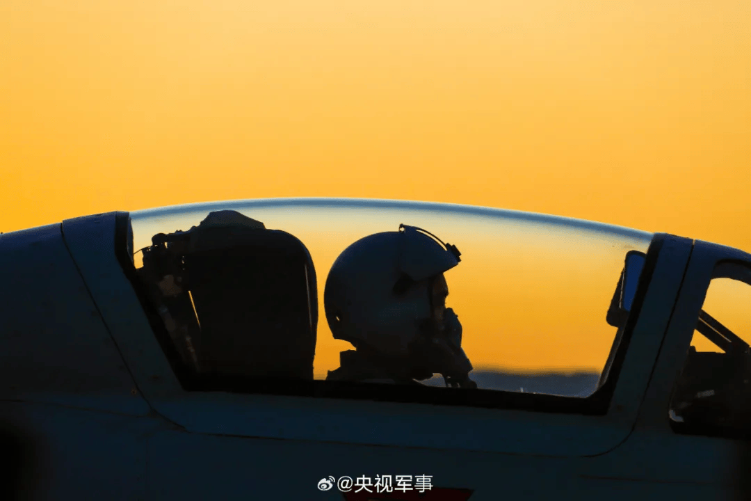 我们的飞机<strong></p>
<p>币动</strong>，再也不用飞两遍了