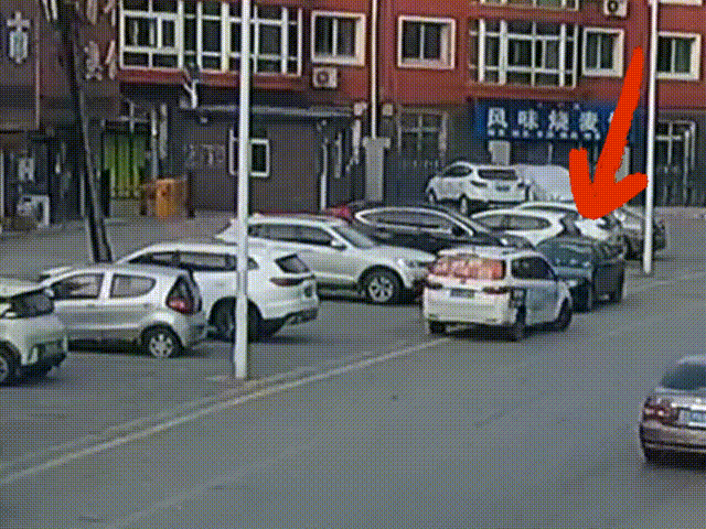 男子一时想不开<strong></p>
<p>新斯达克</strong>，服下头孢配白酒！40分钟后……