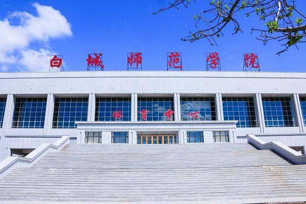 吉林一高校拟推“女生应主动微笑点头”礼仪规范<strong></p>
<p>币夫</strong>，校方回应：只是倡导，并非强制执行