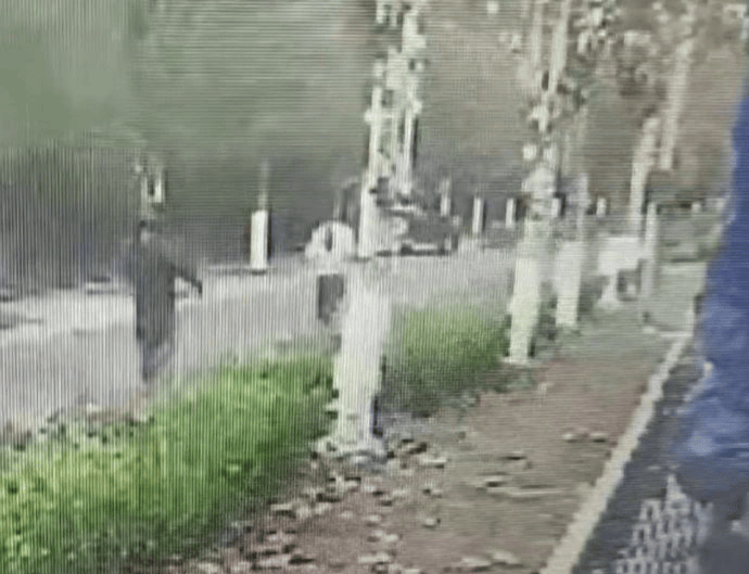 男子露下体尾随十几岁女孩<strong></p>
<p>TAB葡萄</strong>，已被警方抓获