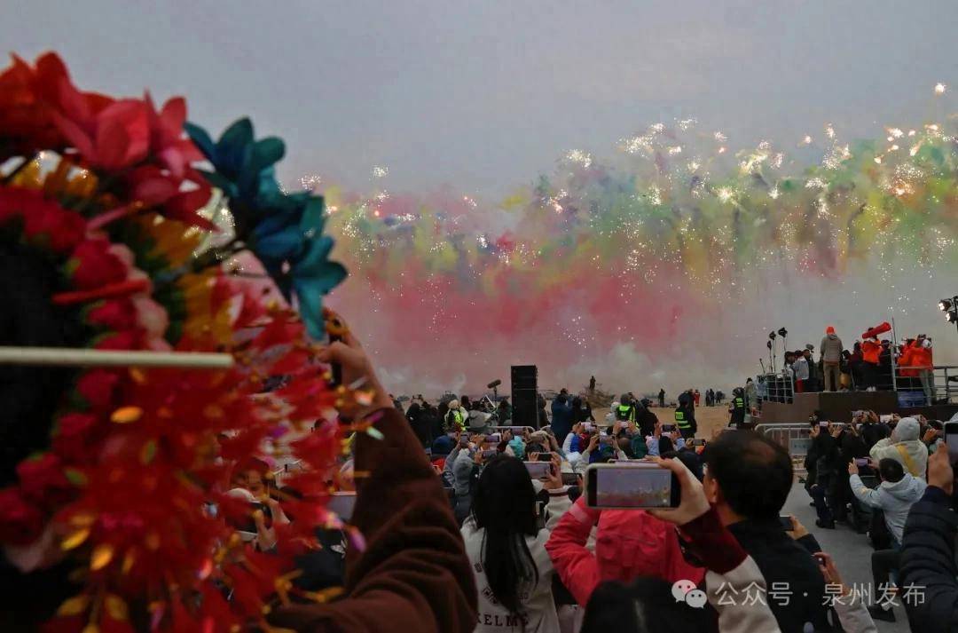 蔡国强烟花秀大量无人机坠海<strong></p>
<p>BTHEx</strong>，网友直呼遗憾，本人回应