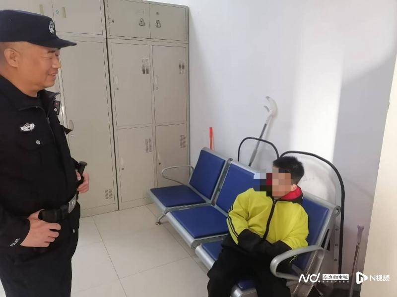 北京7岁男孩因作业不合格怕挨批独自外出<strong></p>
<p>EXX</strong>，铁路警察帮忙寻回
