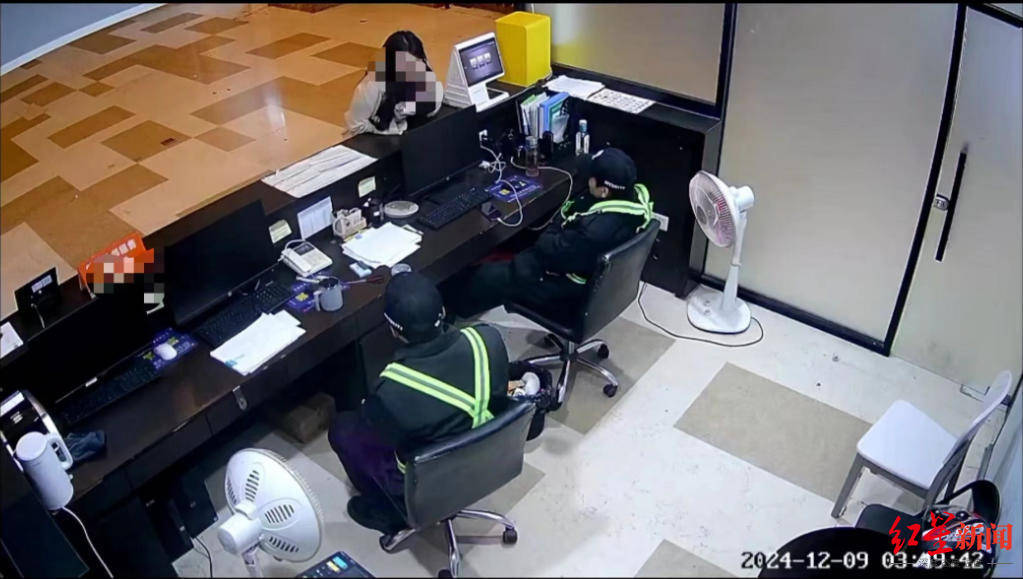 百万粉丝女博主未带证件回民宿被拒<strong></p>
<p>EXX</strong>，保安扬言“砍了你”，公安机关：给予当事保安行政处罚