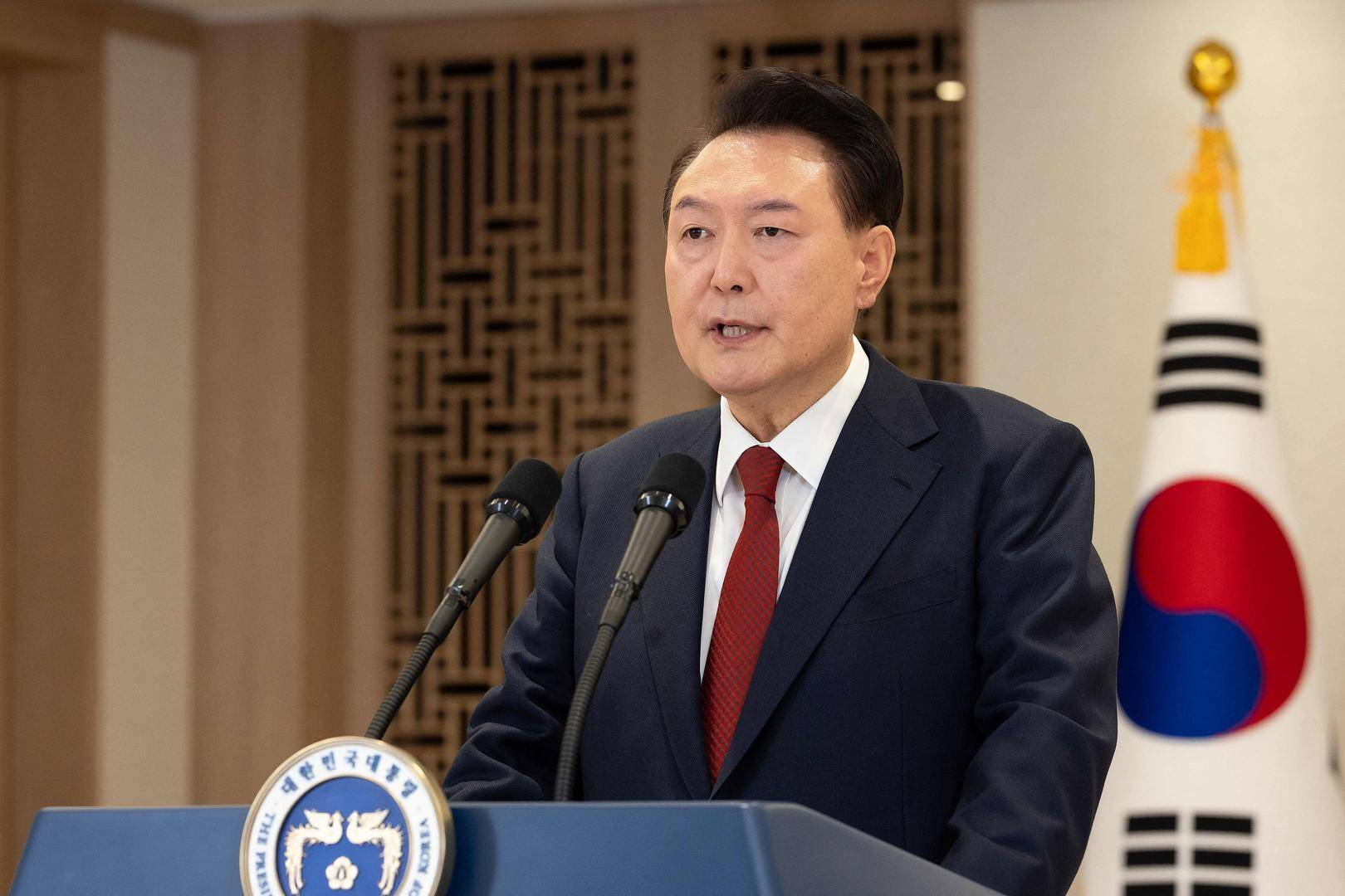 突然主张弹劾总统的韩国执政党党首：曾获尹锡悦多次提拔<strong></p>
<p>BXMEX</strong>，后因第一夫人惹怒“亲尹派”