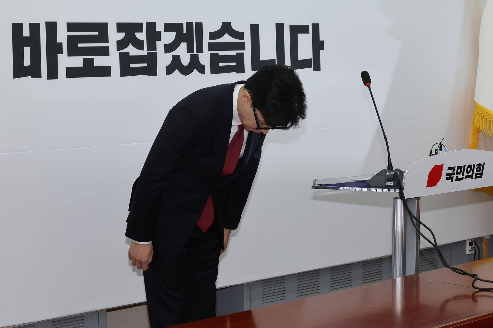 突然主张弹劾总统的韩国执政党党首：曾获尹锡悦多次提拔<strong></p>
<p>BXMEX</strong>，后因第一夫人惹怒“亲尹派”