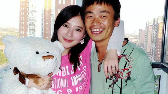 王宝强携女友冯清现身伦敦<strong></p>
<p>BitMarket</strong>，身高差强烈，却不妨碍幸福感爆棚！
