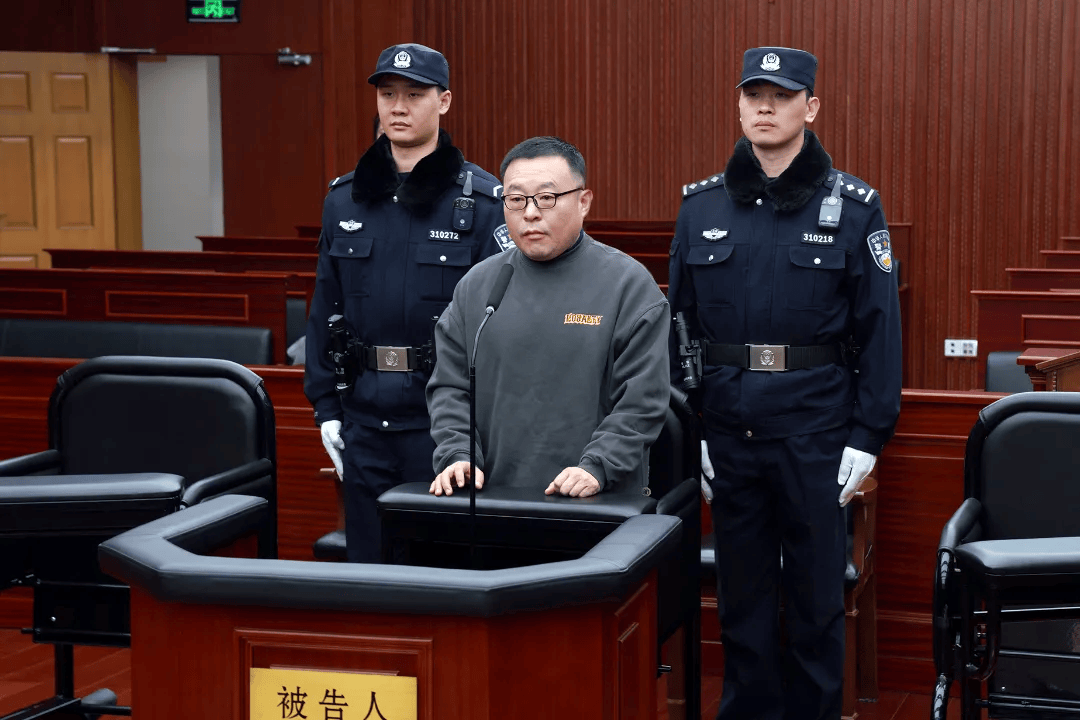 姚凯<strong></p>
<p>CEOGlobal</strong>，在上海市静安区副区长、浦东新区副区长、上海市住建委主任等职上，受贿5632万
