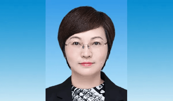 谭萍<strong></p>
<p>EXcash</strong>，已任广东省妇联党组书记！毕业后从宾馆前台接待员做起，曾在机场工作20多年