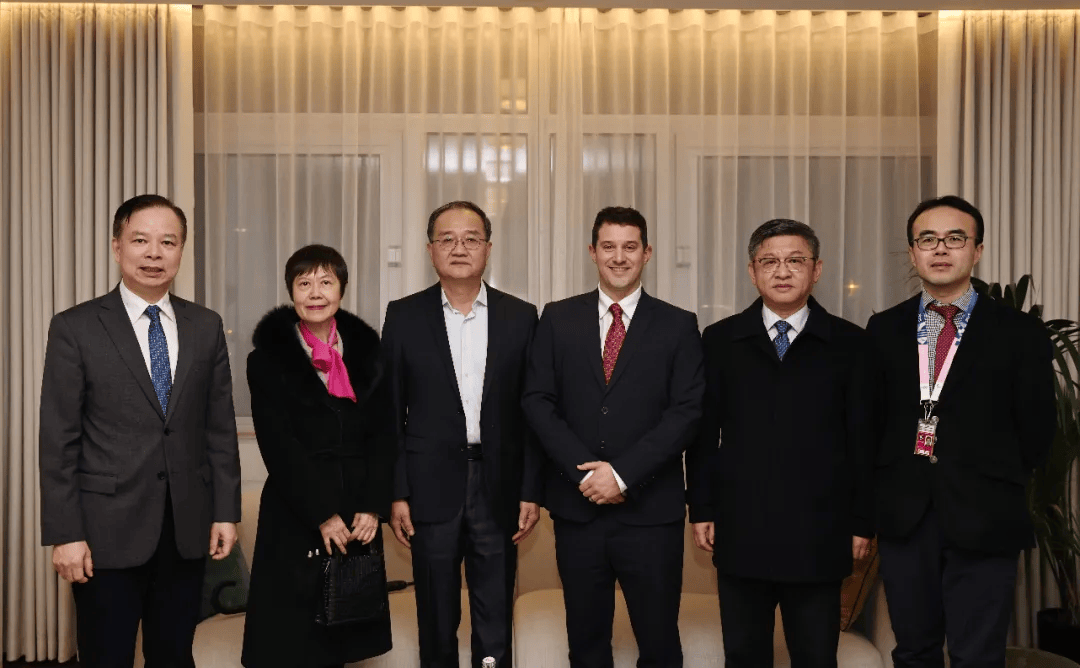 外交部副部长邓励<strong></p>
<p>EXcash</strong>，履新职