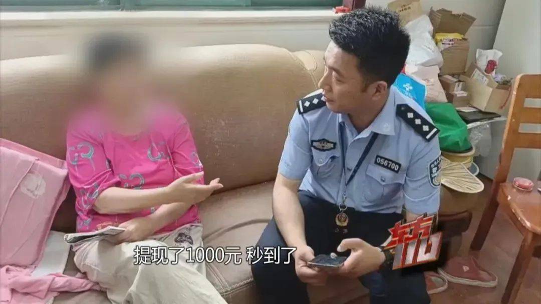 上海阿姨145万元现金平铺在沙发上<strong></p>
<p>鲸交所</strong>，让陌生人来取？