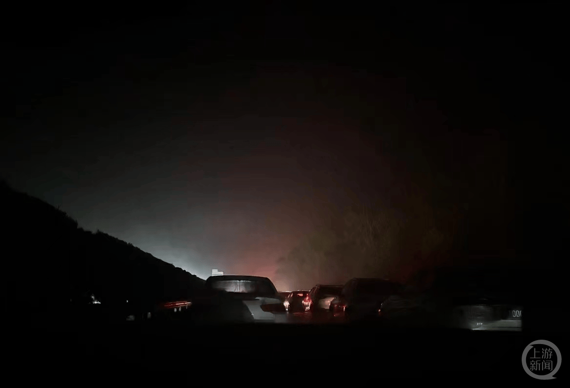 多名车主沪渝高速遭遇严重堵车：有人一晚上开1公里<strong></p>
<p>SIGEN</strong>，有人熄火睡觉被交警叫醒
