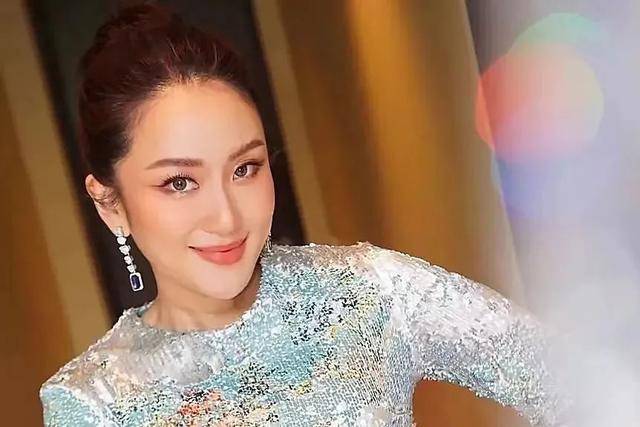 深挖 | 即将访华的泰国总理佩通坦<strong></p>
<p>SIGEN</strong>，是他信女儿，也是“泰国第一名媛”