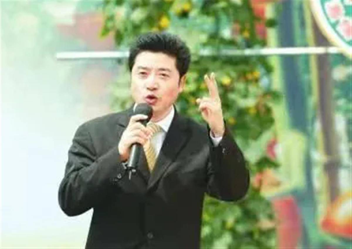 极目政情|张政升任正部级<strong></p>
<p>BKOEX</strong>，曾是央视唯一拥有博士学位的主持人