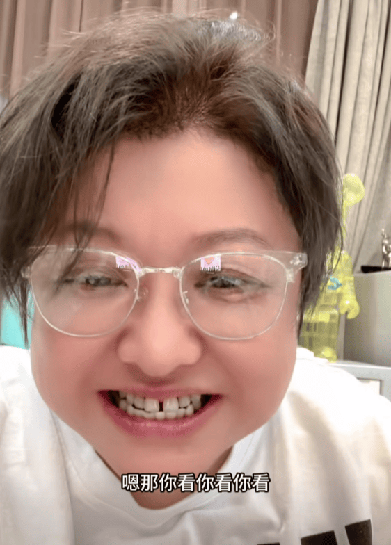 瘦到认不出！53岁韩红补牙缝<strong></p>
<p>佩奇</strong>，此前透露正为巡演做准备