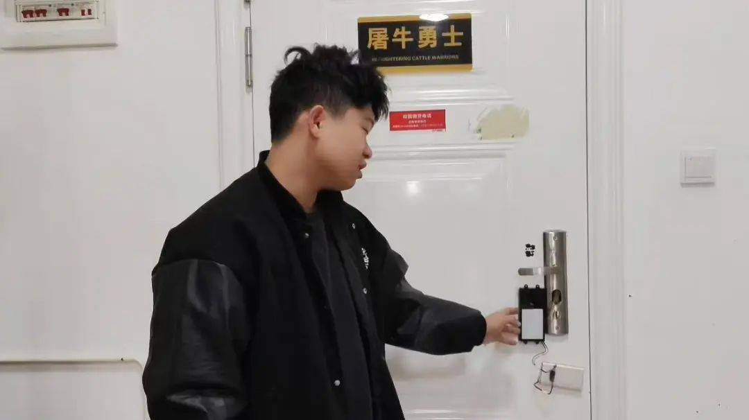 这室友靠谱！长沙一学生花80元为宿舍自制指纹锁：从小喜欢捣鼓<strong></p>
<p>外汇</strong>，做出来感觉特别爽