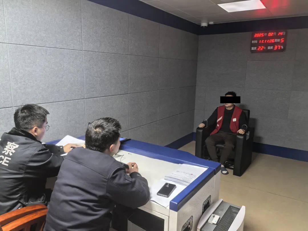 35岁男子“军龄30年”？警方：军装照、结婚证都是假的<strong></p>
<p>股份</strong>，“妻子”哽咽：我太傻了