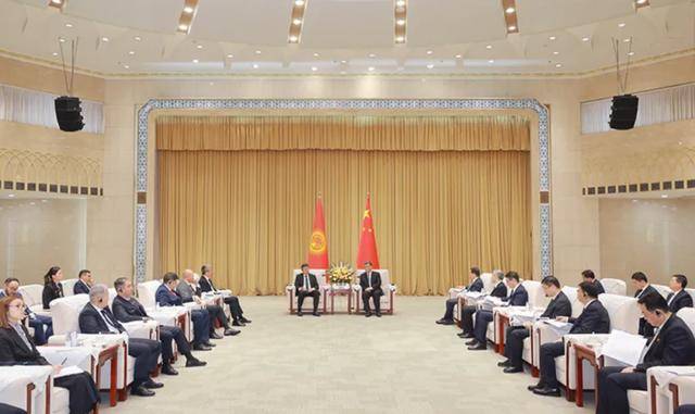 谋划新机制！新疆维吾尔自治区党委书记的这次重要会面<strong></p>
<p>万达</strong>，有大背景