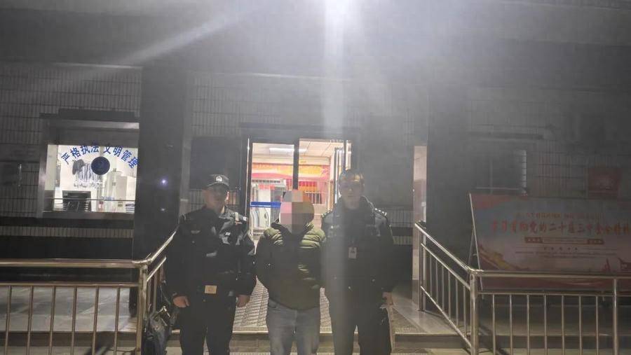 携带手铐子弹登机<strong></p>
<p>万达</strong>！陕西机场公安拘留2人