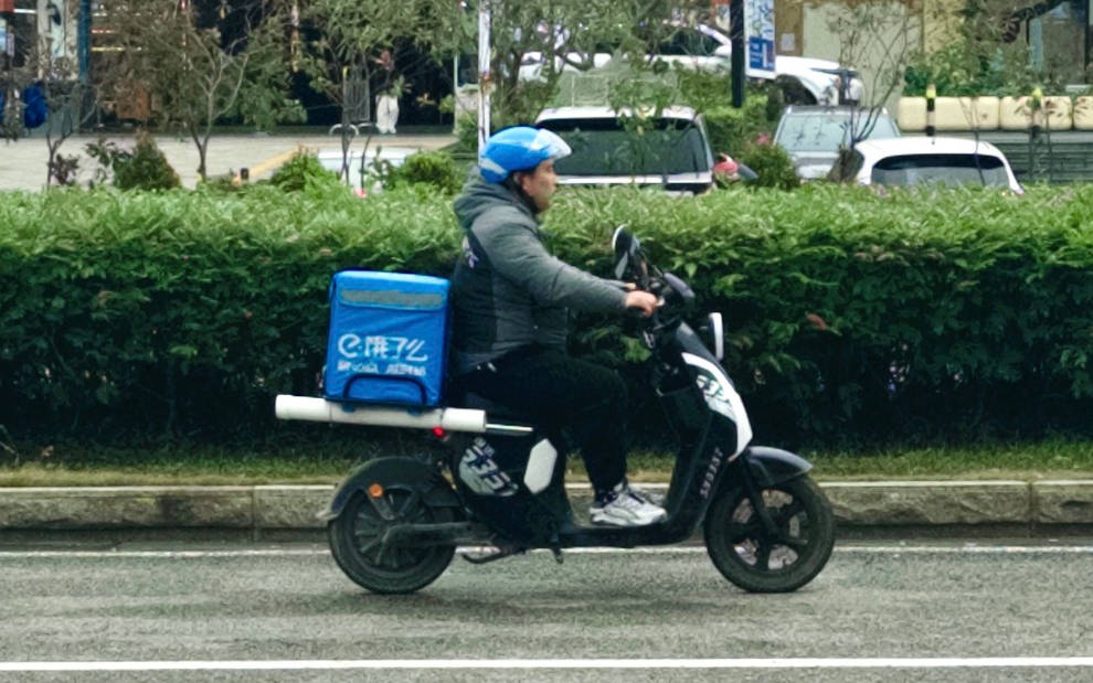 给外卖小哥缴社保<strong></p>
<p>万达</strong>，有没有更好的办法？学者：不妨跳出“五险”模式