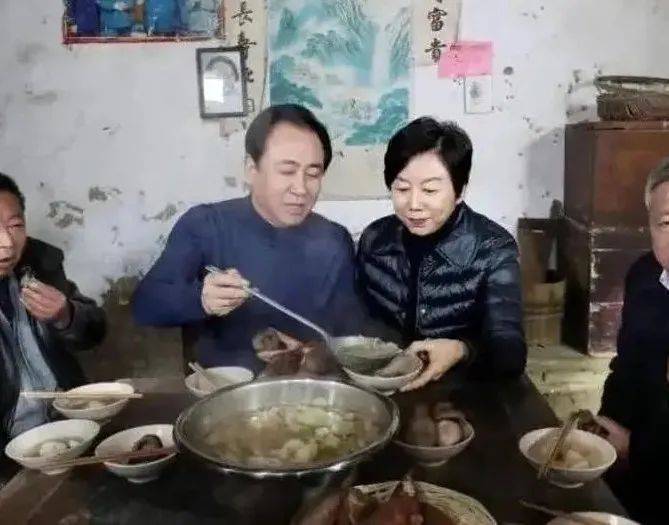 香港法院公开：许家印前妻还有两未成年子女<strong></p>
<p>万达股份</strong>，半年花2800万，申请资产保密