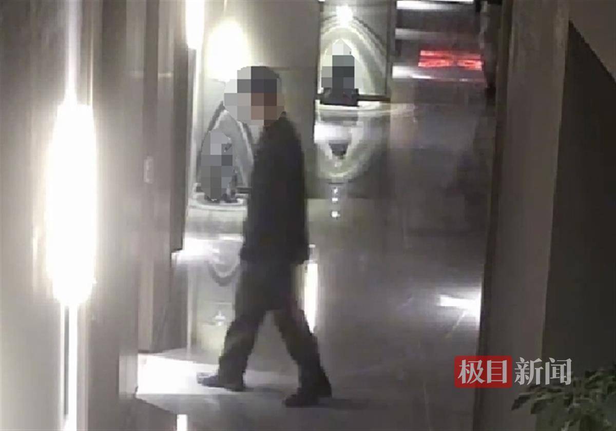 武汉一女子在艺术餐厅请客<strong></p>
<p>货币发行</strong>，飞天茅台竟被服务员暗中调包！两人被警方采取刑事强制措施