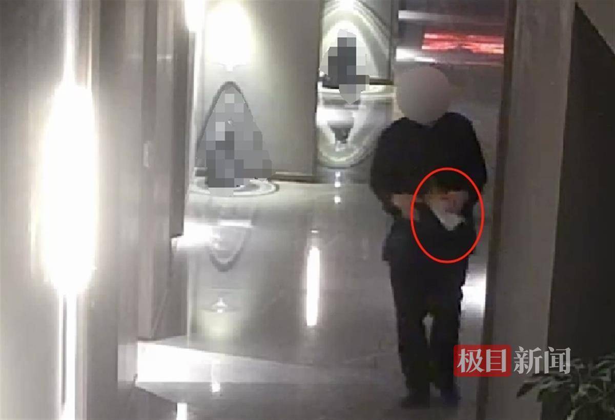 武汉一女子在艺术餐厅请客<strong></p>
<p>货币发行</strong>，飞天茅台竟被服务员暗中调包！两人被警方采取刑事强制措施