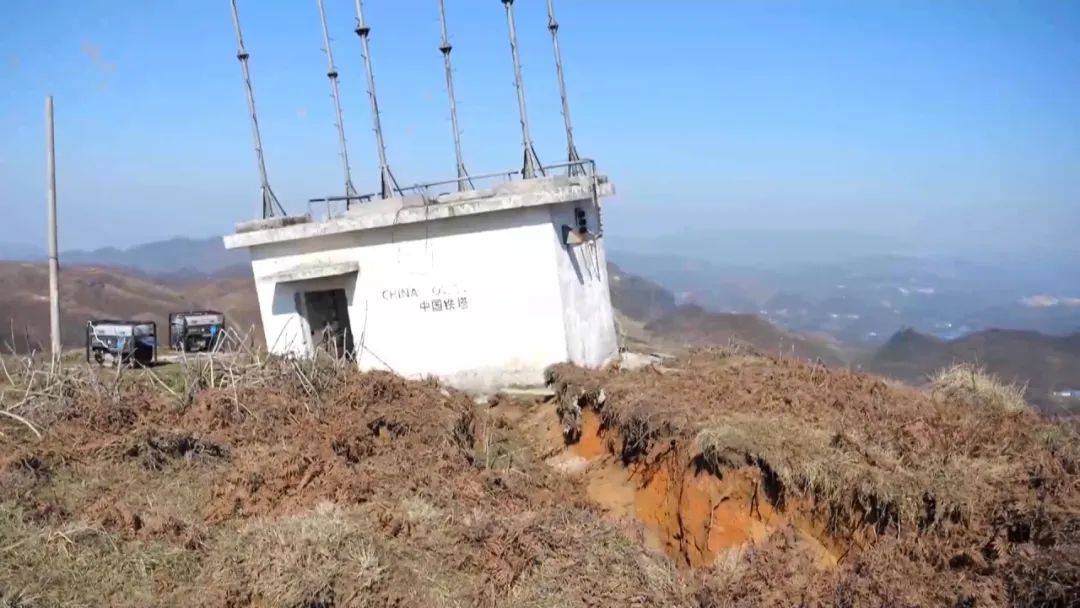大山惊现6条裂缝<strong></p>
<p>外汇平台</strong>，附近100多户居民害怕垮塌晚上不敢睡觉！和煤矿开采有关！当地回应……