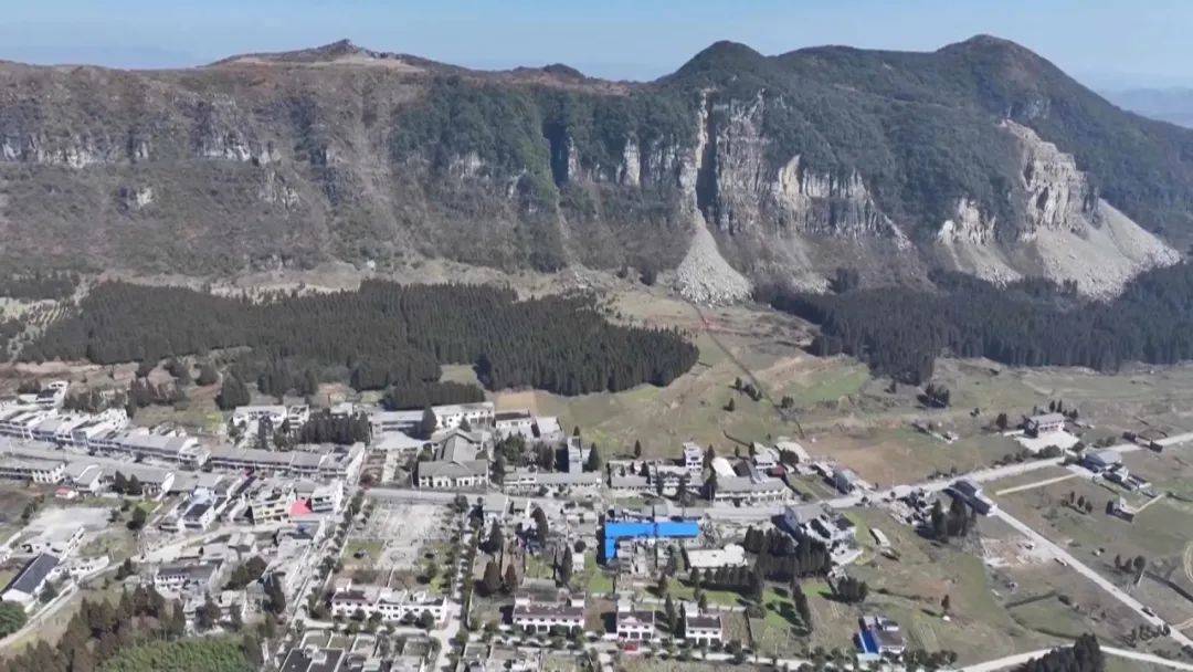 大山惊现6条裂缝<strong></p>
<p>外汇平台</strong>，附近100多户居民害怕垮塌晚上不敢睡觉！和煤矿开采有关！当地回应……