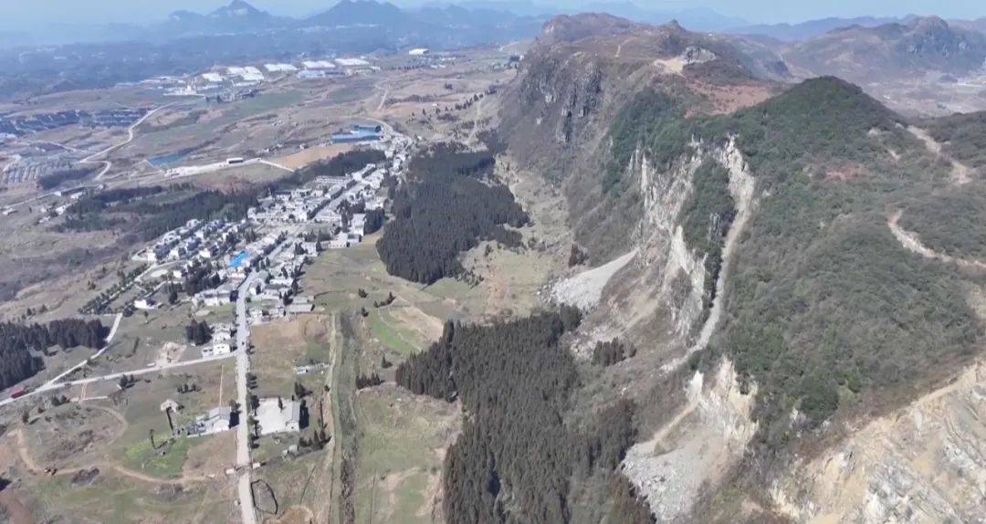 大山惊现6条裂缝<strong></p>
<p>外汇平台</strong>，附近100多户居民害怕垮塌晚上不敢睡觉！和煤矿开采有关！当地回应……