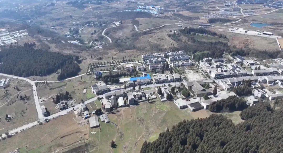 大山惊现6条裂缝<strong></p>
<p>外汇平台</strong>，附近100多户居民害怕垮塌晚上不敢睡觉！和煤矿开采有关！当地回应……