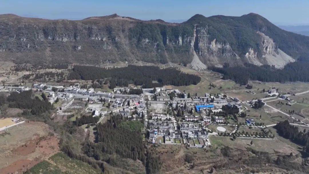 大山惊现6条裂缝<strong></p>
<p>外汇平台</strong>，附近100多户居民害怕垮塌晚上不敢睡觉！和煤矿开采有关！当地回应……