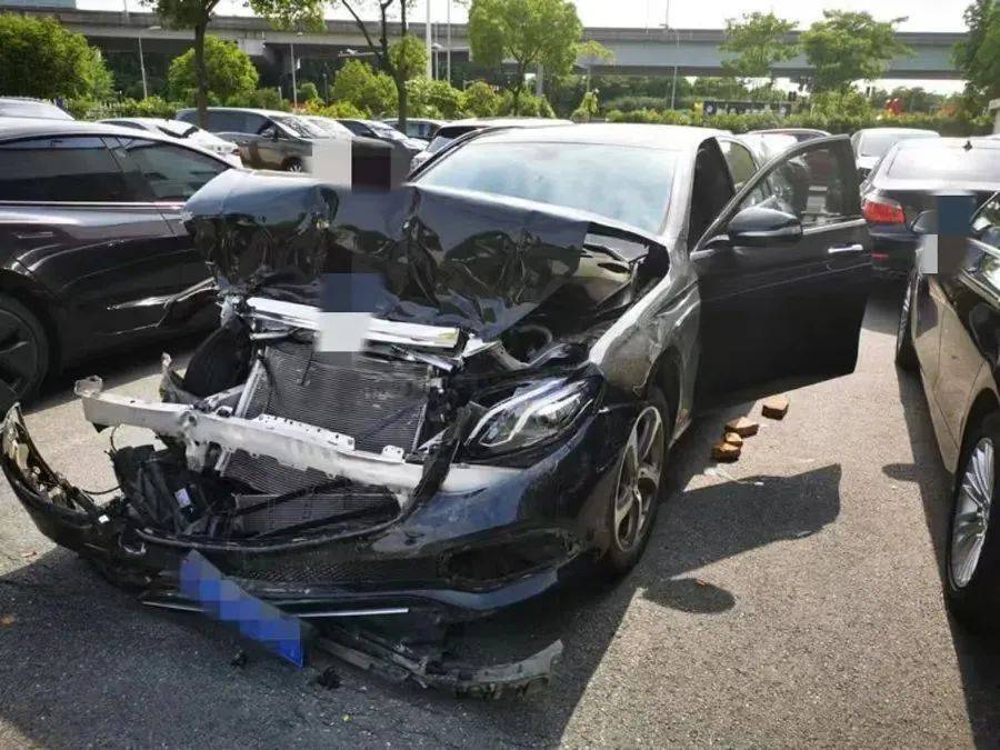 16次豪车被撞<strong></p>
<p>新加坡</strong>，都是全责！上海警方：有蹊跷