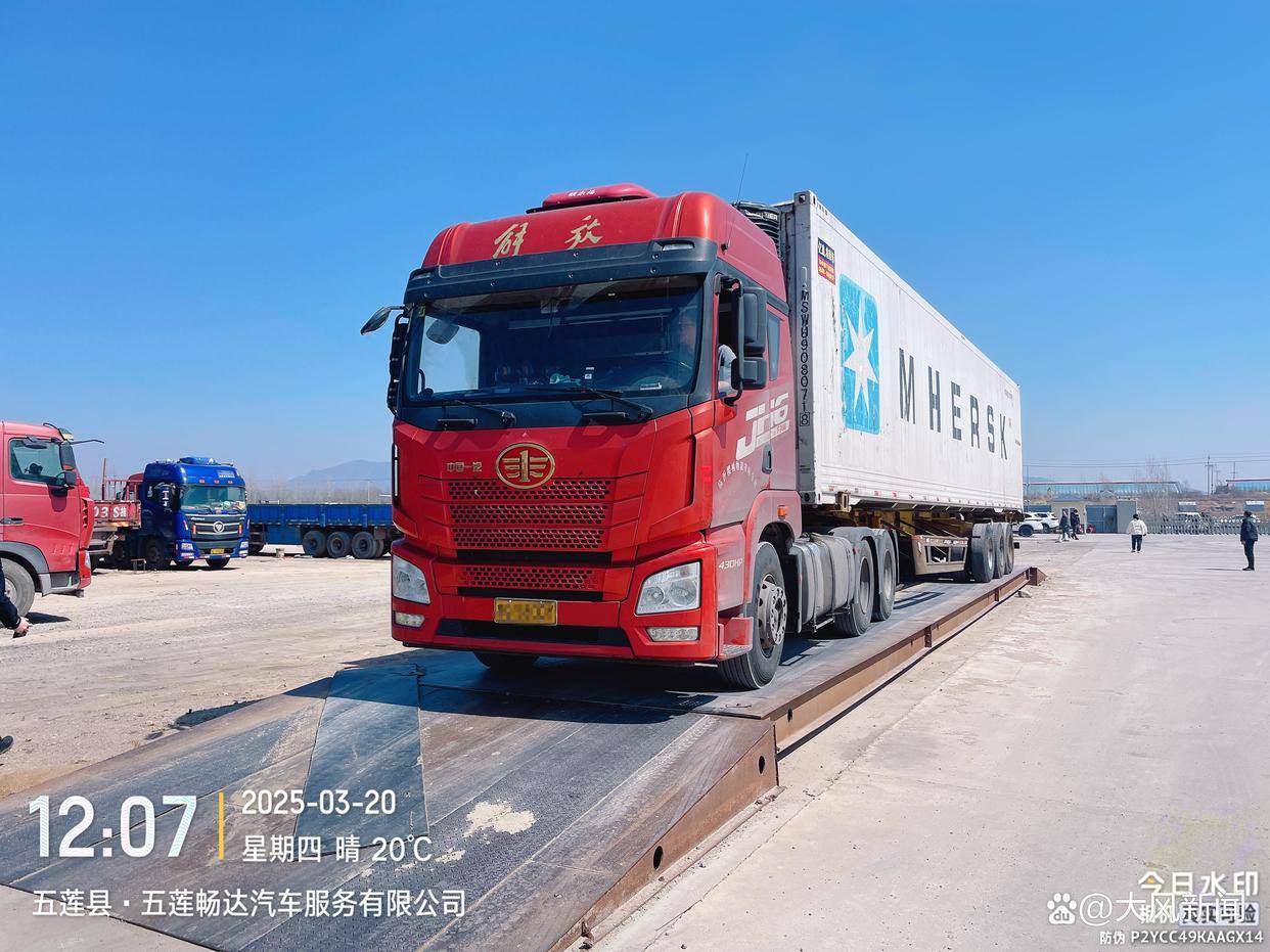 汽修店老板道路救援支千斤顶<strong></p>
<p>东南亚</strong>，大货车箱体侧翻致其身亡；五莲县警方：不属车祸建议自诉