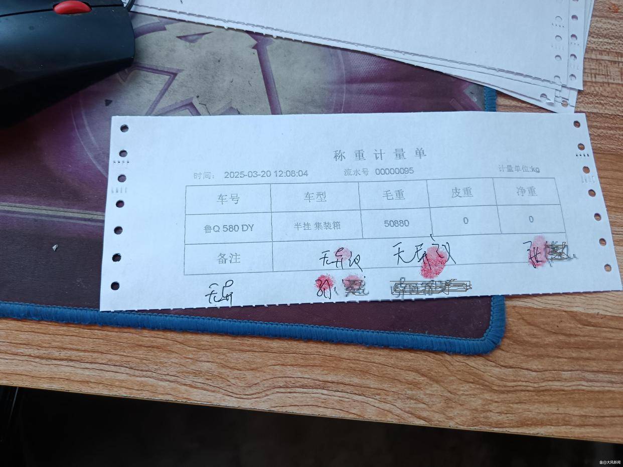 汽修店老板道路救援支千斤顶<strong></p>
<p>东南亚</strong>，大货车箱体侧翻致其身亡；五莲县警方：不属车祸建议自诉
