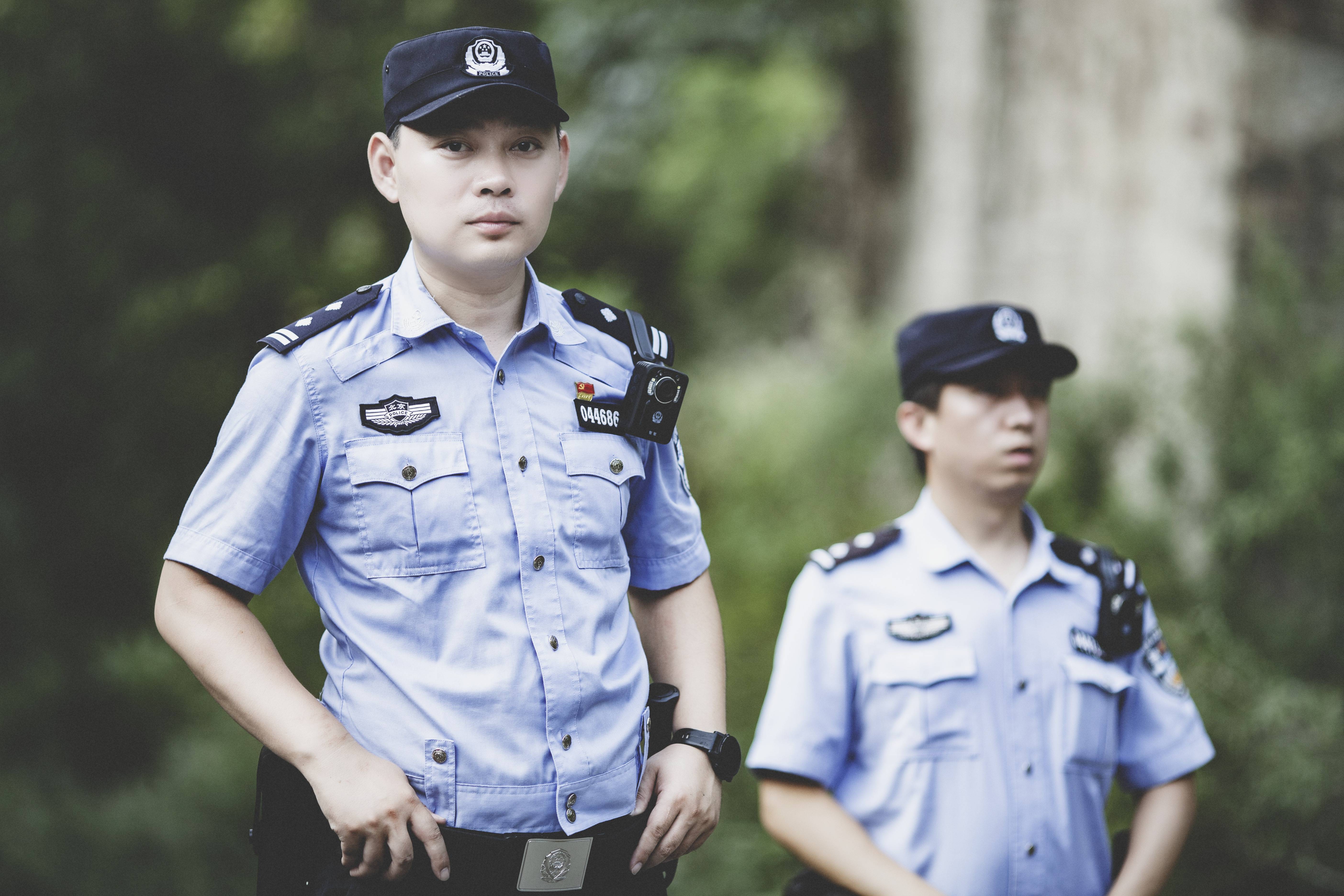 森林警察韩孟祺：乔装成驴友潜伏密林中<strong></p>
<p>海南</strong>，抓获“粘鸟”嫌疑人