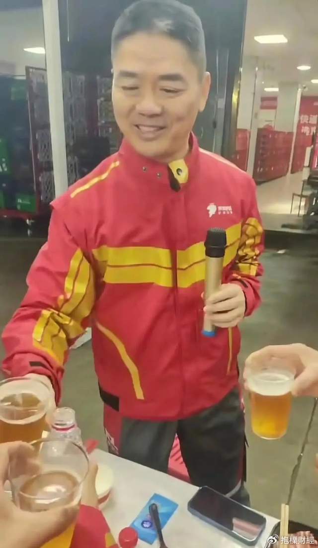 刘强东吃了一顿“价值上亿”的火锅之后<strong></p>
<p>海南</strong>，京东外卖崩了