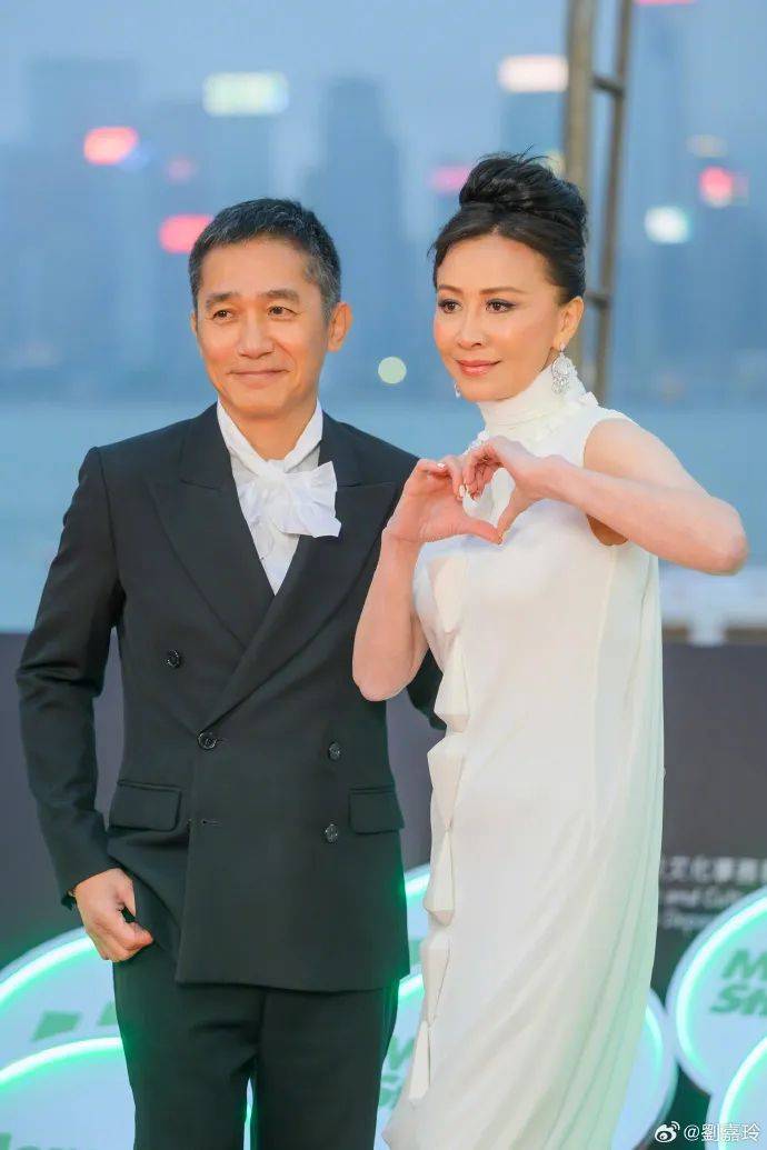 刘嘉玲连发10多张梁朝伟照片：他都不知道自己帅<strong></p>
<p>河南</strong>！头发白了也不肯染