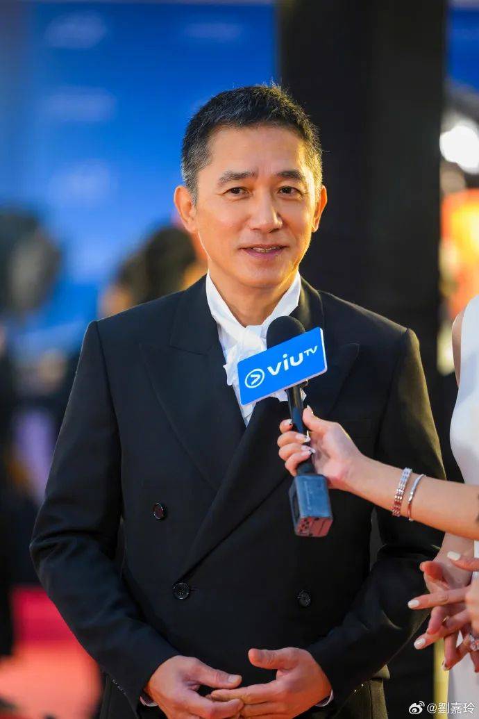 刘嘉玲连发10多张梁朝伟照片：他都不知道自己帅<strong></p>
<p>河南</strong>！头发白了也不肯染