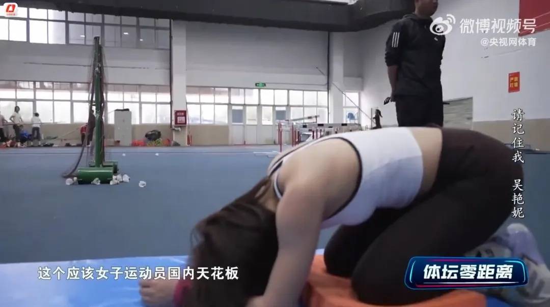 吴艳妮一个动作<strong></p>
<p>娃哈哈</strong>，引全网模仿热潮！专家提醒：勿盲目跟风
