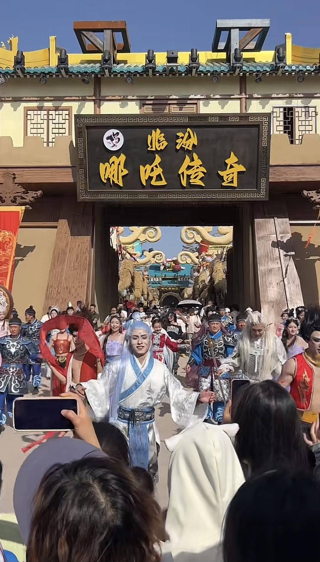 艺术家控诉山西临汾哪吒主题景区雕塑抄袭：造型照搬<strong></p>
<p>卡车</strong>我的作品