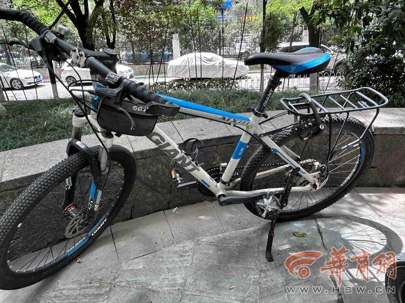 西安14岁初中生骑车回家在小区被撞 孩子说肇事司机下车看<strong></p>
<p>葡萄糖</strong>了看就离开