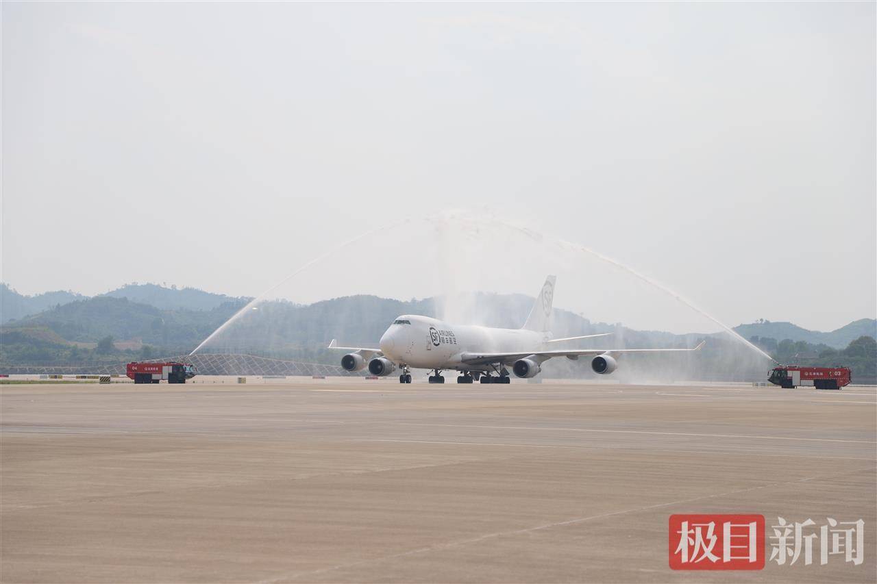 一只虾重堪比一个西瓜！90吨活波龙运抵鄂州<strong></p>
<p>花生</strong>，花湖机场货运航线突破100条