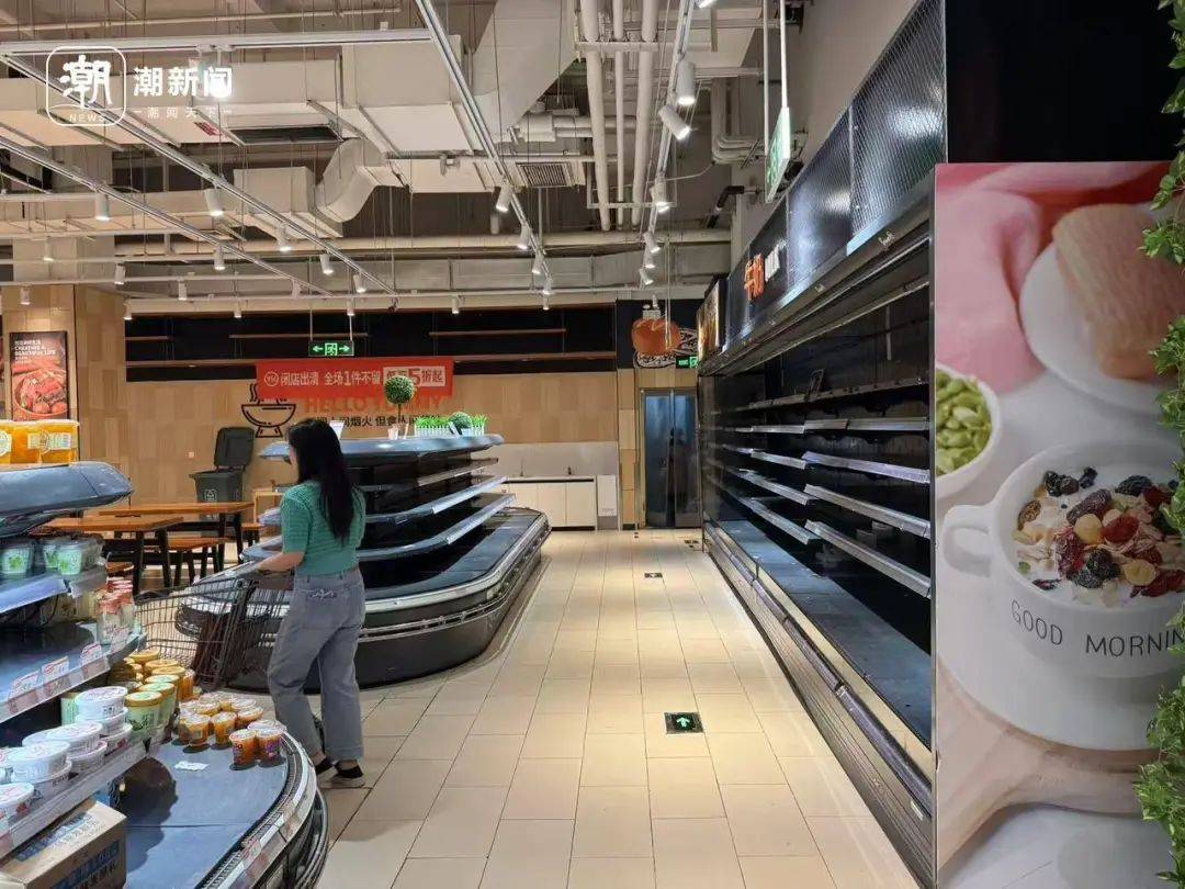 停业公告<strong></p>
<p>花生</strong>！杭州一大型超市大清仓！多个柜台已卖空