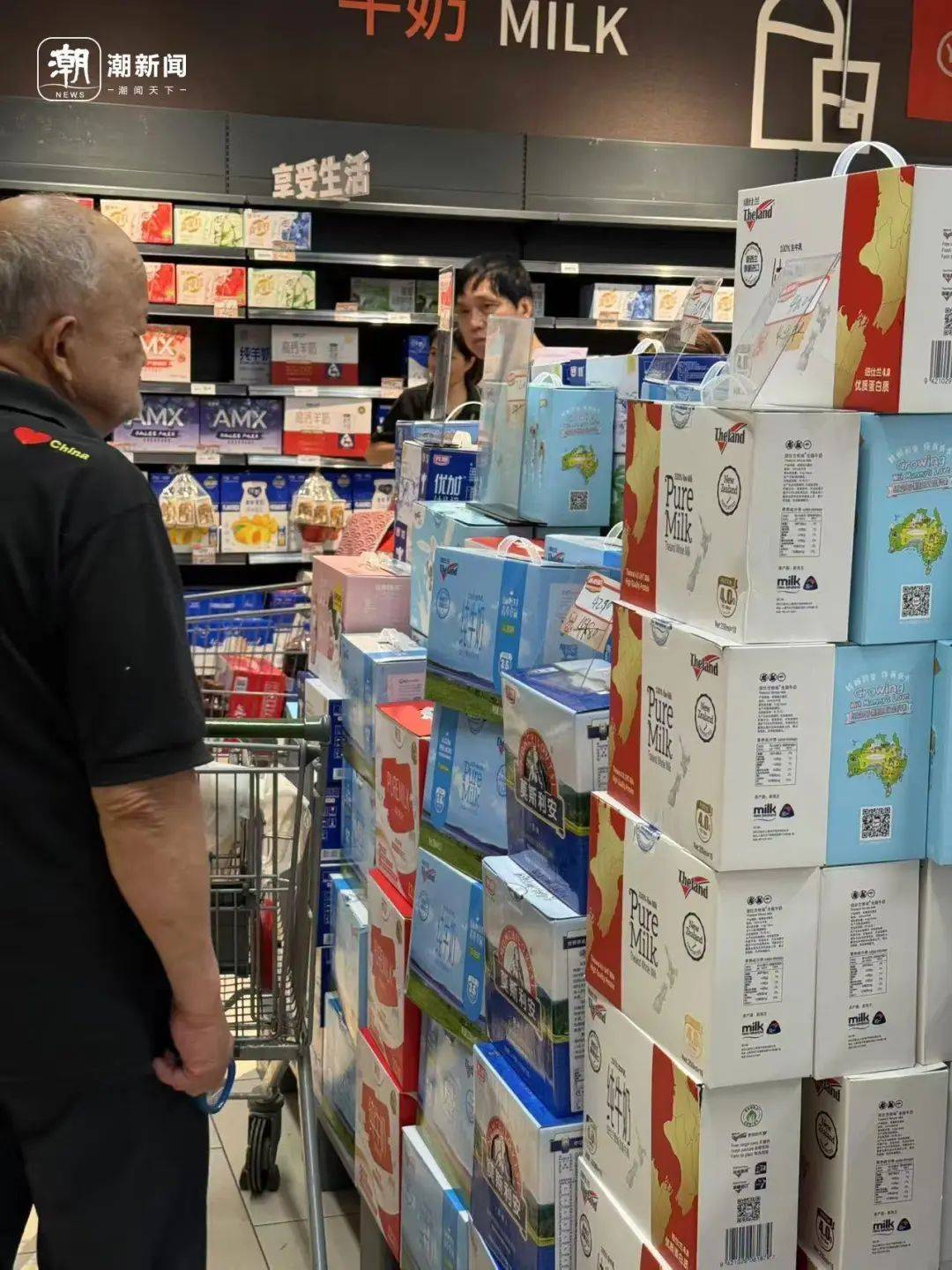 停业公告<strong></p>
<p>花生</strong>！杭州一大型超市大清仓！多个柜台已卖空