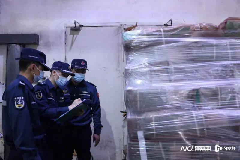 焚烧牛肚、猪肚等<strong></p>
<p>花生</strong>，约1200吨！深圳海警局集中处置